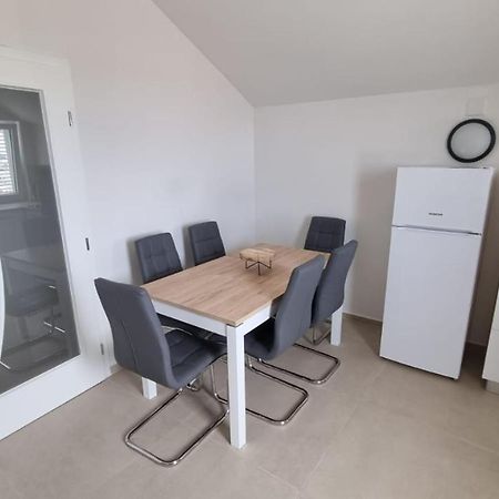 Kings Landing Apartment Novalja Bagian luar foto