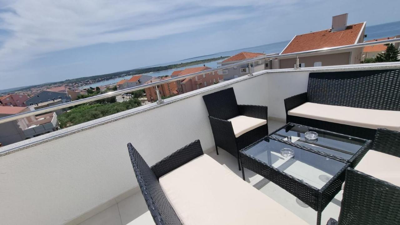 Kings Landing Apartment Novalja Bagian luar foto