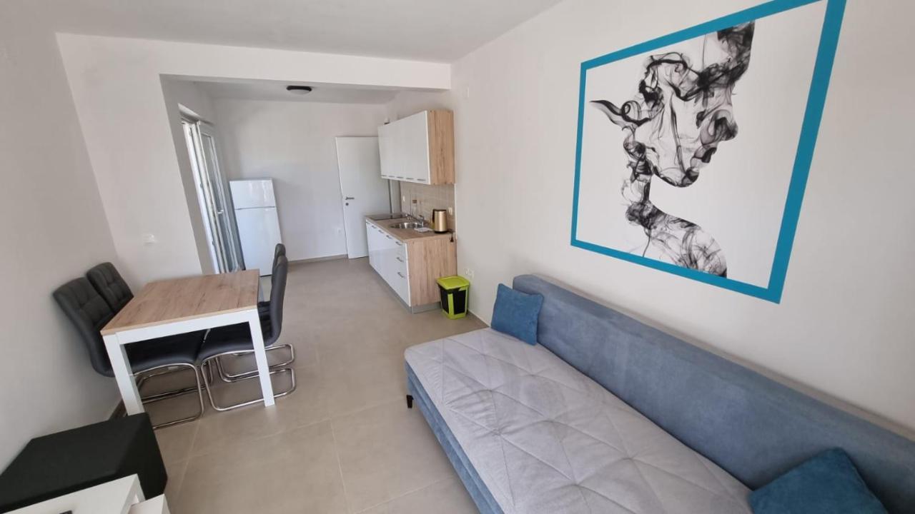 Kings Landing Apartment Novalja Bagian luar foto