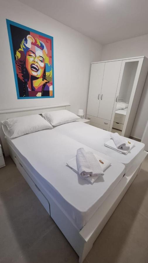 Kings Landing Apartment Novalja Bagian luar foto
