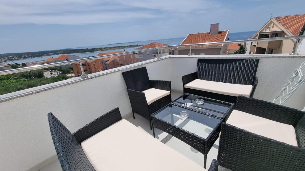 Kings Landing Apartment Novalja Bagian luar foto