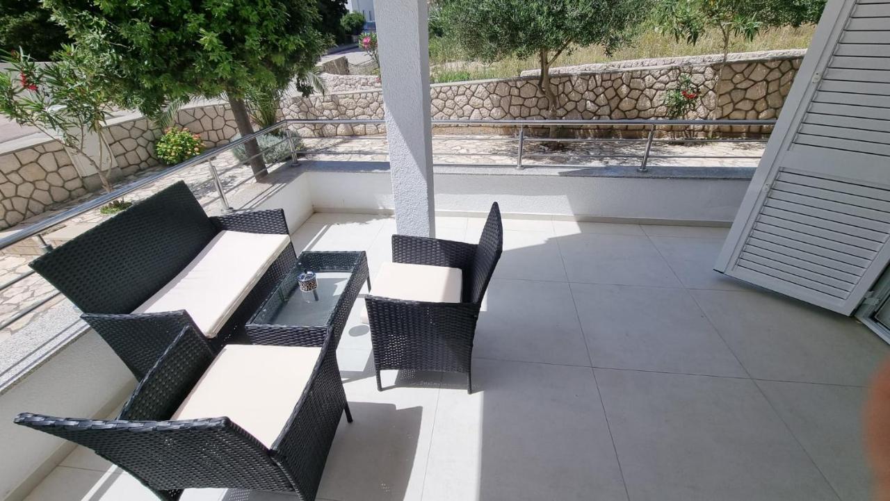 Kings Landing Apartment Novalja Bagian luar foto