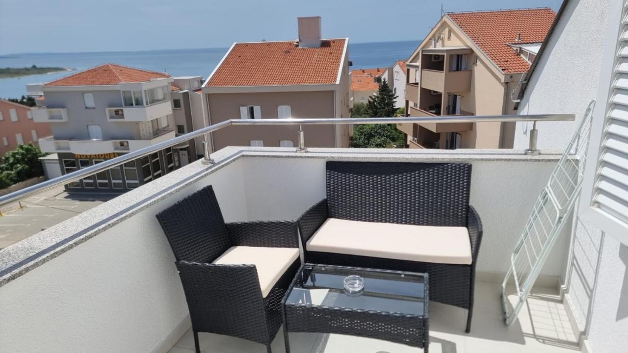 Kings Landing Apartment Novalja Bagian luar foto