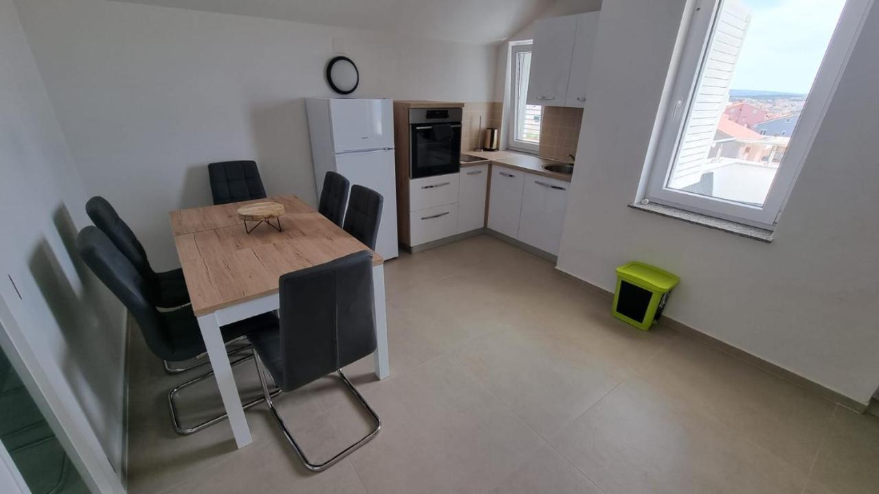 Kings Landing Apartment Novalja Bagian luar foto