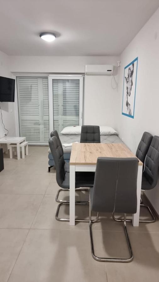 Kings Landing Apartment Novalja Bagian luar foto