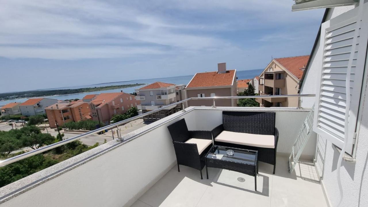 Kings Landing Apartment Novalja Bagian luar foto