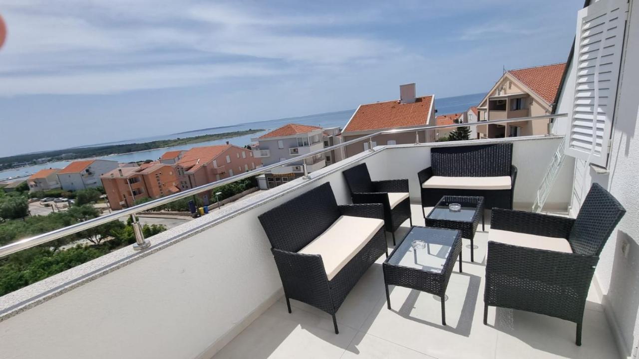 Kings Landing Apartment Novalja Bagian luar foto