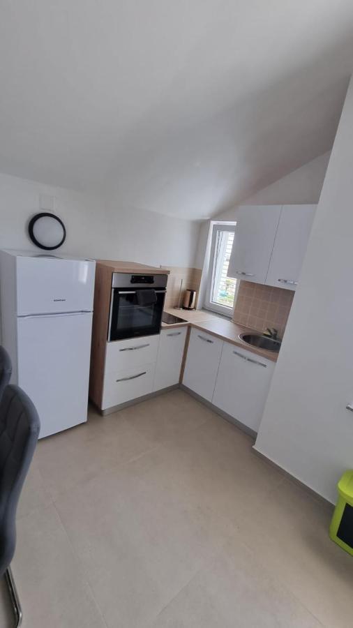 Kings Landing Apartment Novalja Bagian luar foto