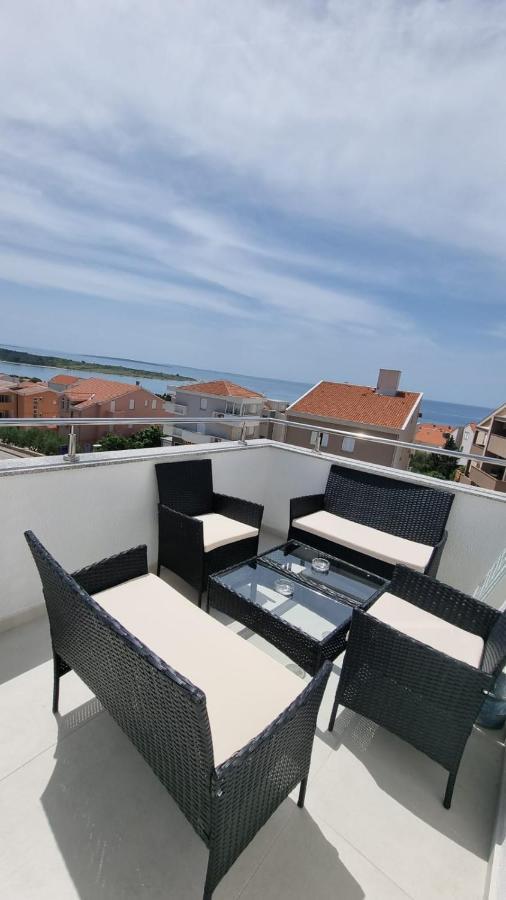 Kings Landing Apartment Novalja Bagian luar foto