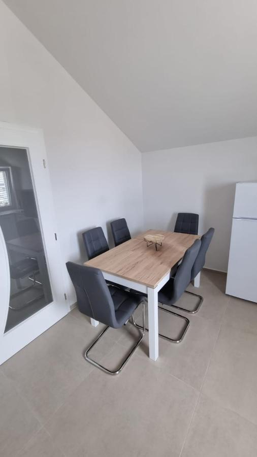 Kings Landing Apartment Novalja Bagian luar foto