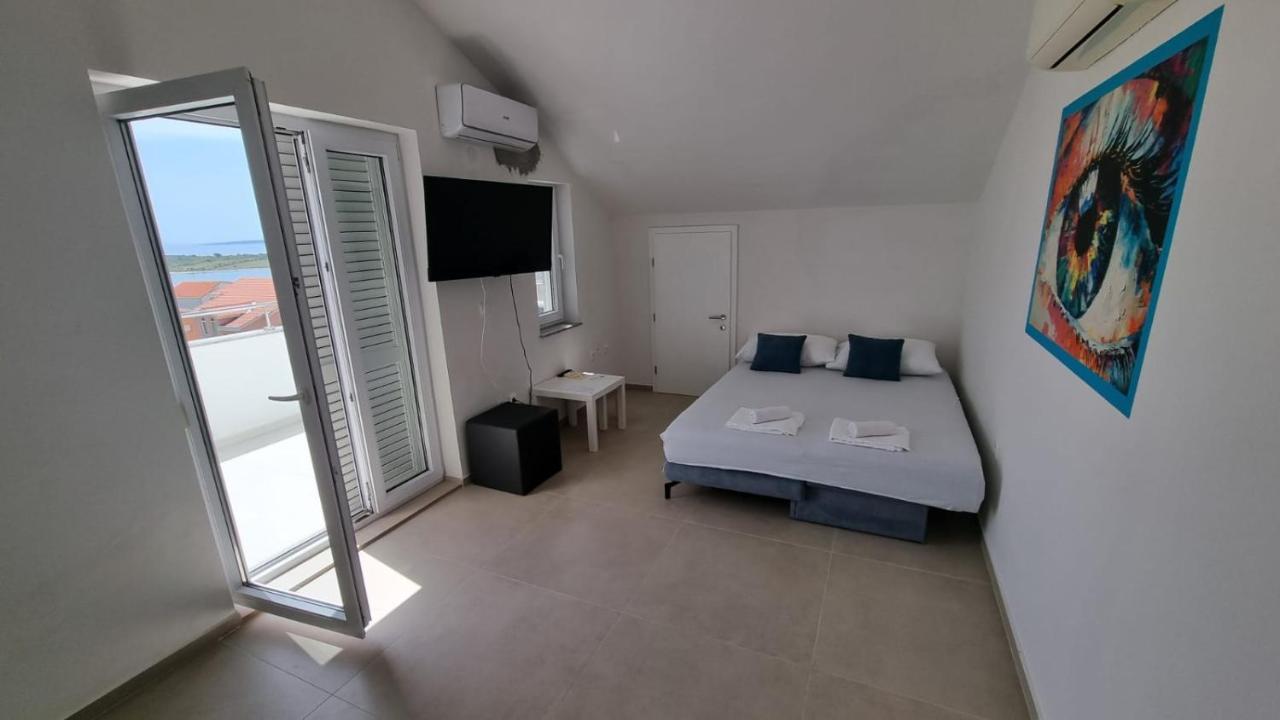 Kings Landing Apartment Novalja Bagian luar foto