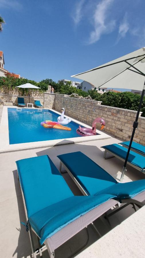 Kings Landing Apartment Novalja Bagian luar foto