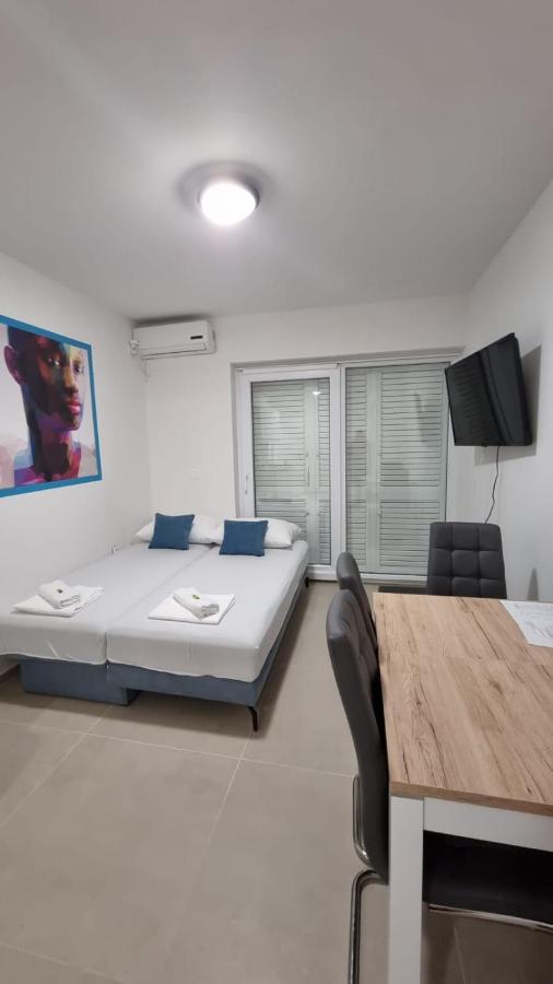 Kings Landing Apartment Novalja Bagian luar foto