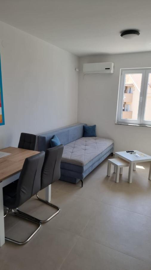 Kings Landing Apartment Novalja Bagian luar foto