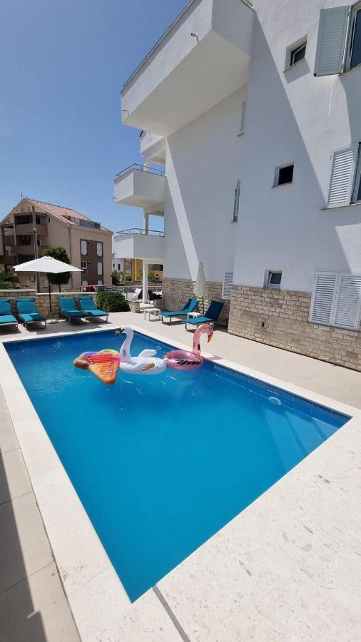 Kings Landing Apartment Novalja Bagian luar foto