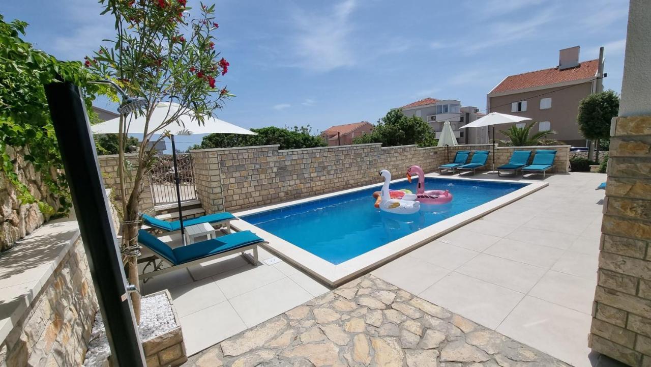 Kings Landing Apartment Novalja Bagian luar foto