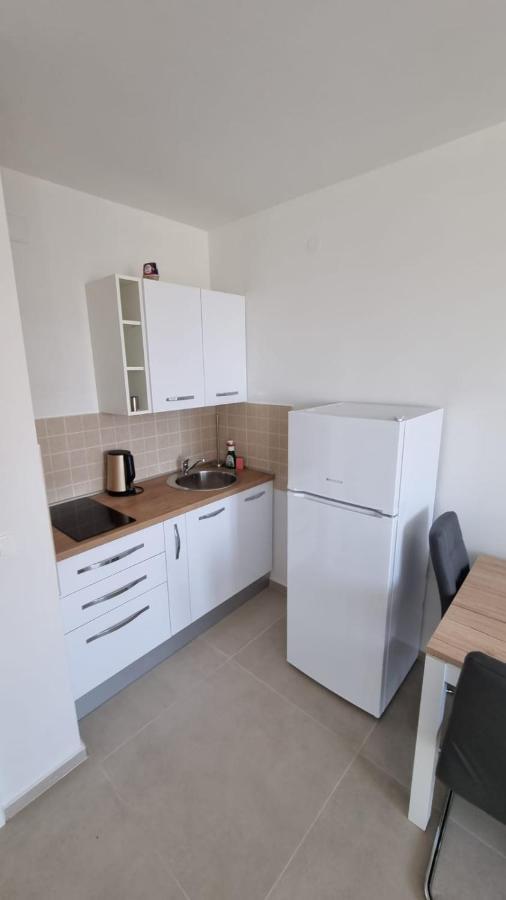 Kings Landing Apartment Novalja Bagian luar foto
