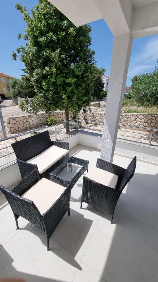 Kings Landing Apartment Novalja Bagian luar foto