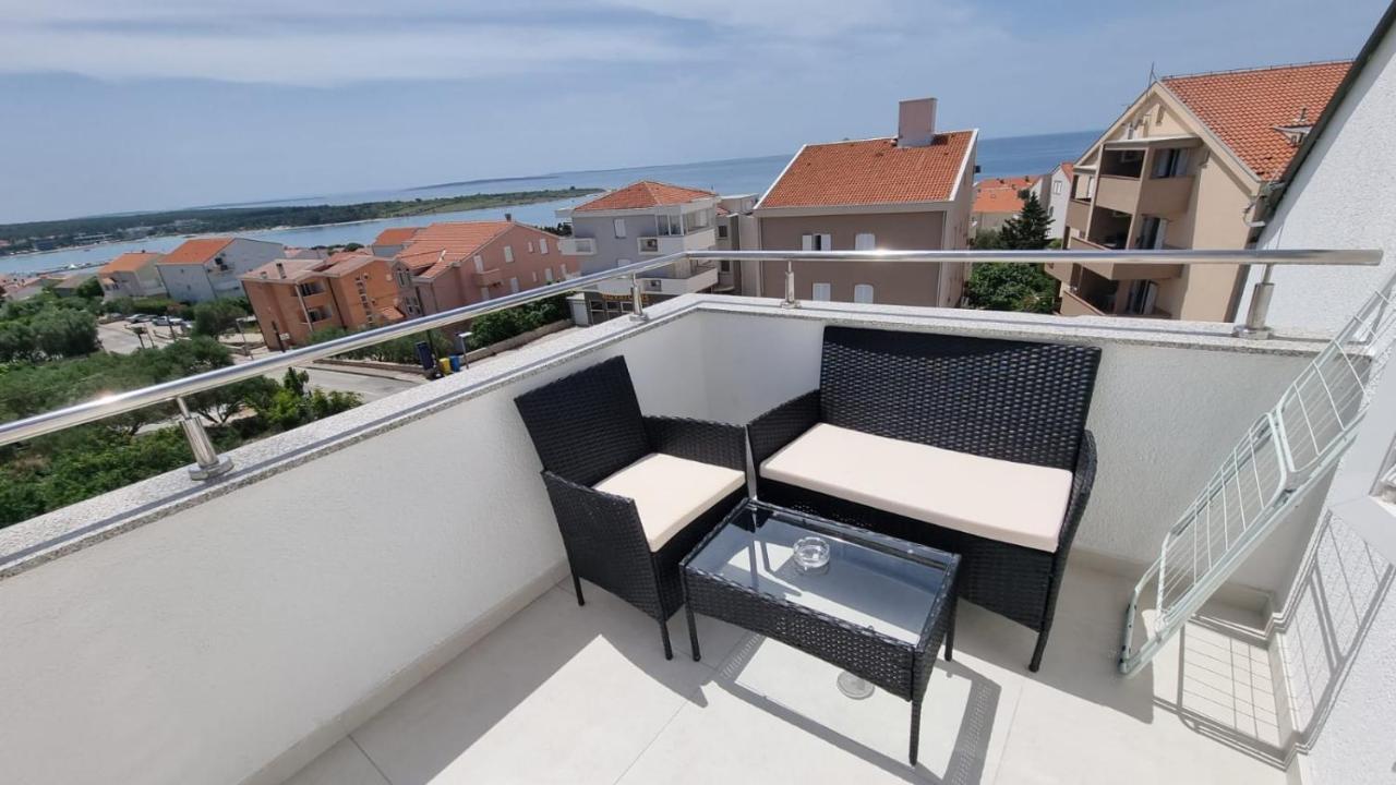 Kings Landing Apartment Novalja Bagian luar foto