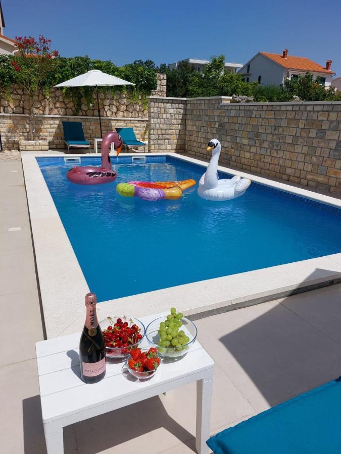 Kings Landing Apartment Novalja Bagian luar foto