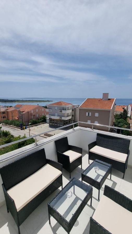 Kings Landing Apartment Novalja Bagian luar foto