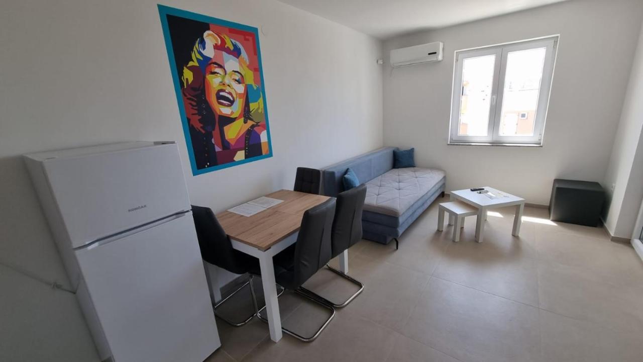 Kings Landing Apartment Novalja Bagian luar foto
