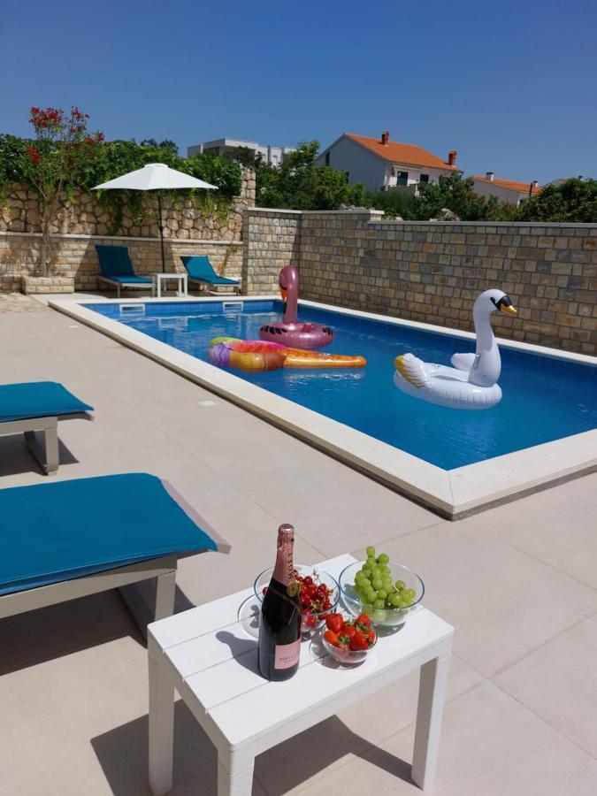 Kings Landing Apartment Novalja Bagian luar foto