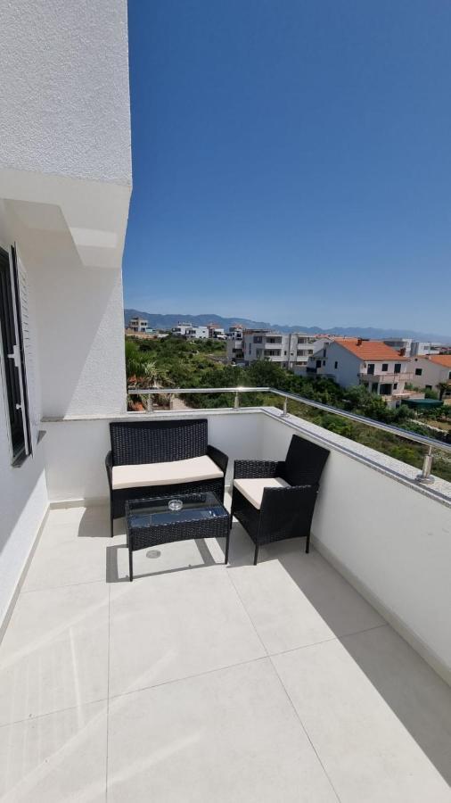 Kings Landing Apartment Novalja Bagian luar foto
