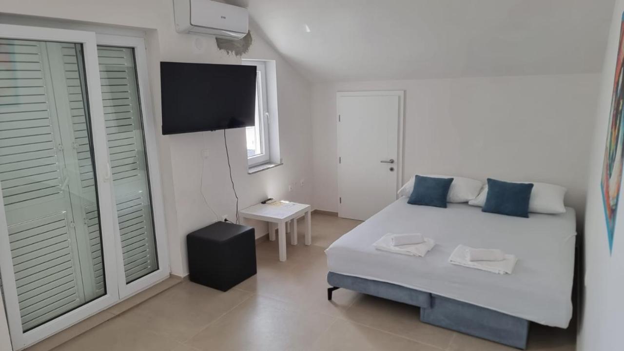 Kings Landing Apartment Novalja Bagian luar foto