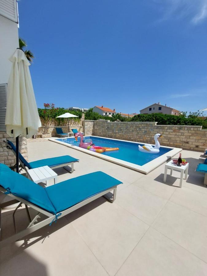 Kings Landing Apartment Novalja Bagian luar foto
